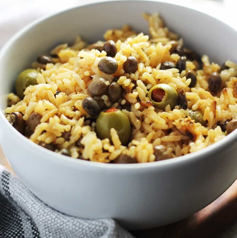 Arroz con Gandules, spicy, tangy with green olives, pigeon peas and Sazon, Yum! FusionCraftiness.com