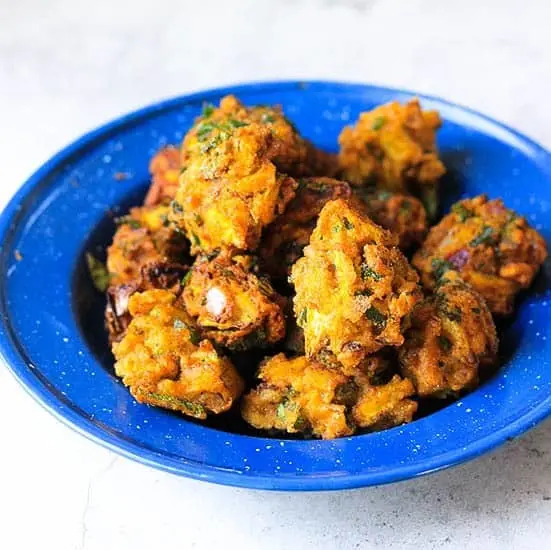 Cooked pakora on a plate.