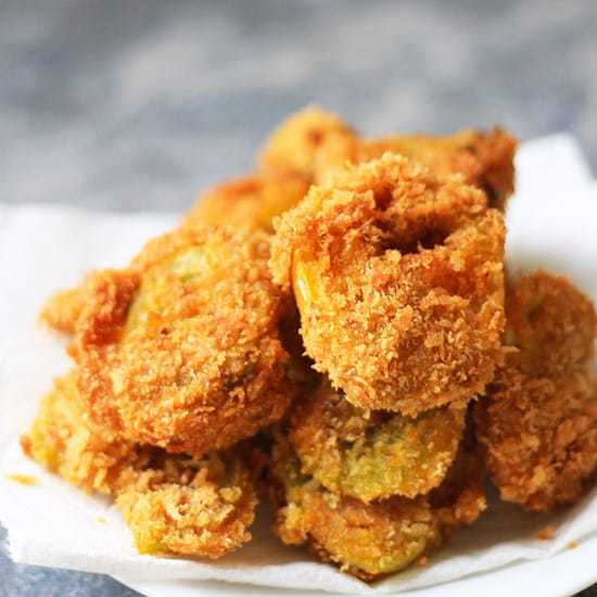 Best Fried Green Tomatoes Recipe all jazzed up with Indian spices and extra crunchy with panko breadcrumbs!