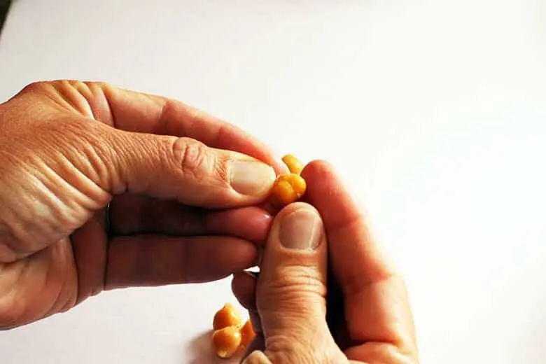 How to peel a chickpea