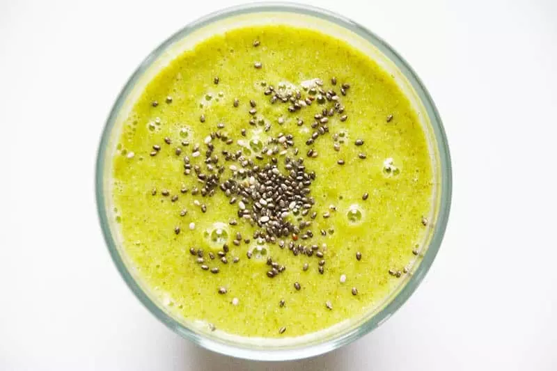 Green Detox Smoothie, an amazing citrusy, light smoothie with a spicy twist from Root and Revel.