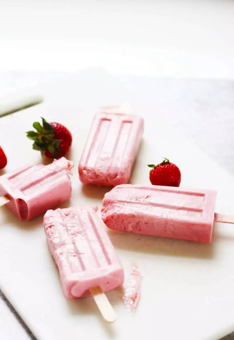 Syn Free Strawberry Banana Popsicles | Summer Popsicle Series. 3 Ingredient clean eating popsicles, a smarter way to Summer! Try these and beat the heat, guilt free!