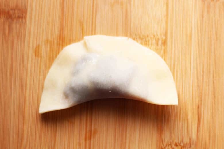 Easy Mince Dumpling Recipe. Wrap mince with a dumpling wrapper, fry and sprinkle with powdered sugar, easy!