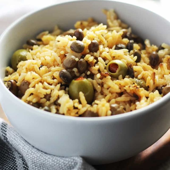 Arroz con Gandules, spicy, tangy with green olives, pigeon peas and Sazon, Yum! FusionCraftiness.com