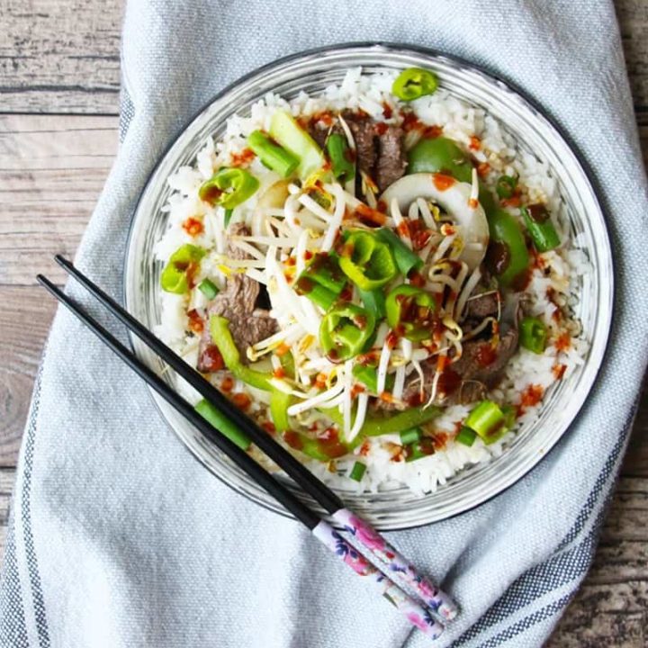 Best easy beef stir fry for beginner cooks. This easy and tasty stir fry uses few ingredients that are easy to find.