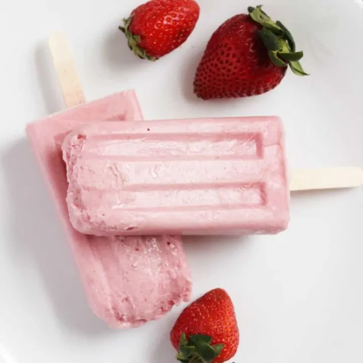 Syn Free Strawberry Banana Popsicles | Summer Popsicle Series. 3 Ingredient clean eating popsicles, a smarter way to Summer! Try these and beat the heat, guilt free!