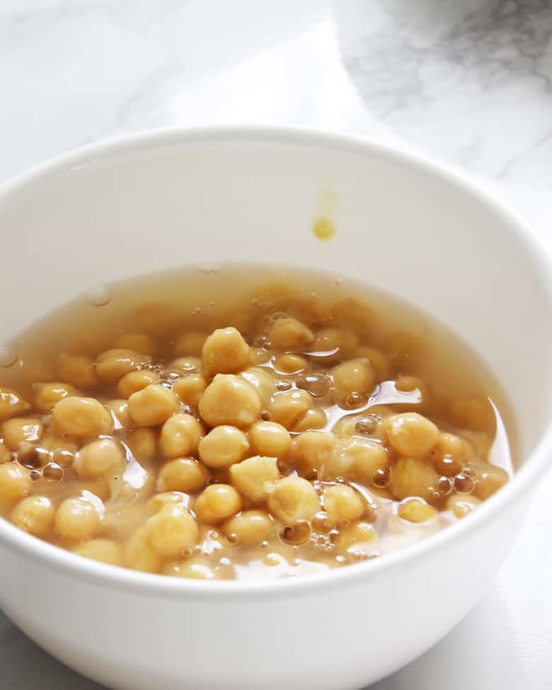 A bowl of canned chickpeas.